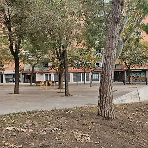Apartamento 8 Min Walk To The & 10 Min Walk To Convention Centre !, Barcelona